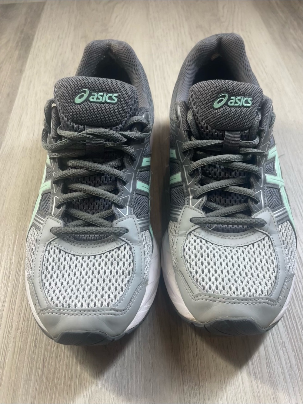 ASICS Grey Running trainers with Mint Logo Accents